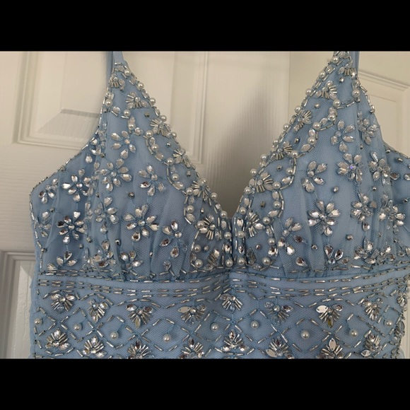 PROM DRESS - Picture 2 of 7